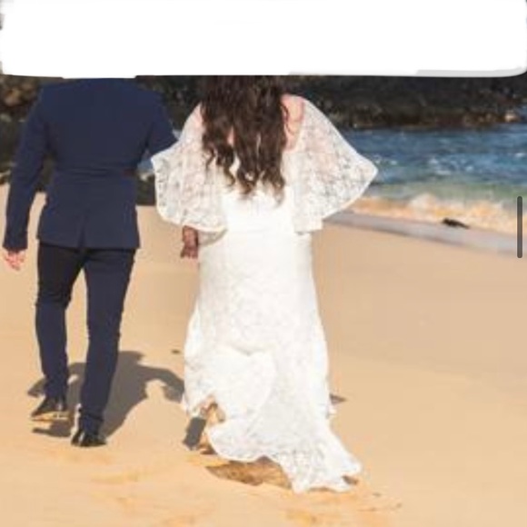 Torrid Women’s Plus Size Ivory Lace Capelet Wedding Dress Size 16 - Picture 8 of 12